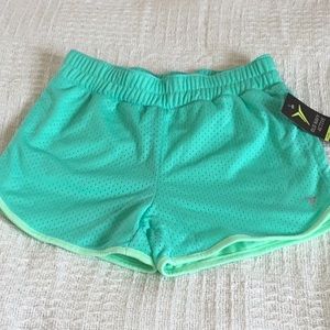 NWT Girls size M8 shorts. Elastic waist. Go-dry.